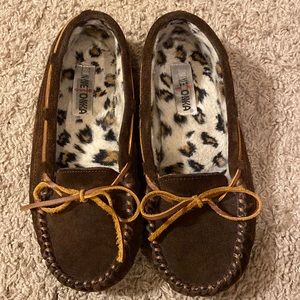 USED Minnetonka Moccasin Slippers